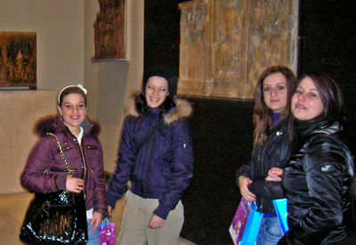 Pupils from Termoli and Sheffield at the Renaissance exhibition at the Victoria and Albert museum